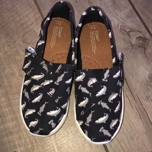 Big kids size11 toms shark slip on never worn